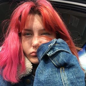 Meet your Posher, Caitlin